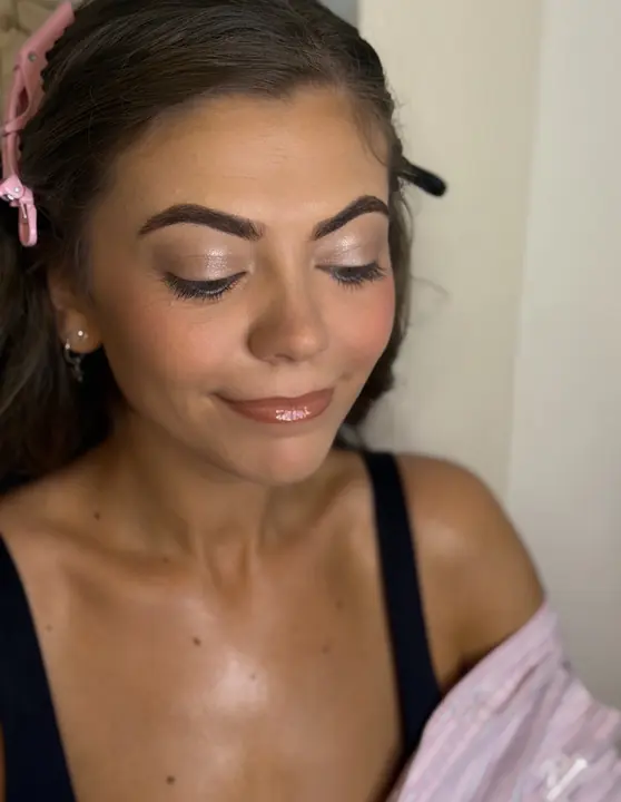 Defined brows, soft lid and glossy skin