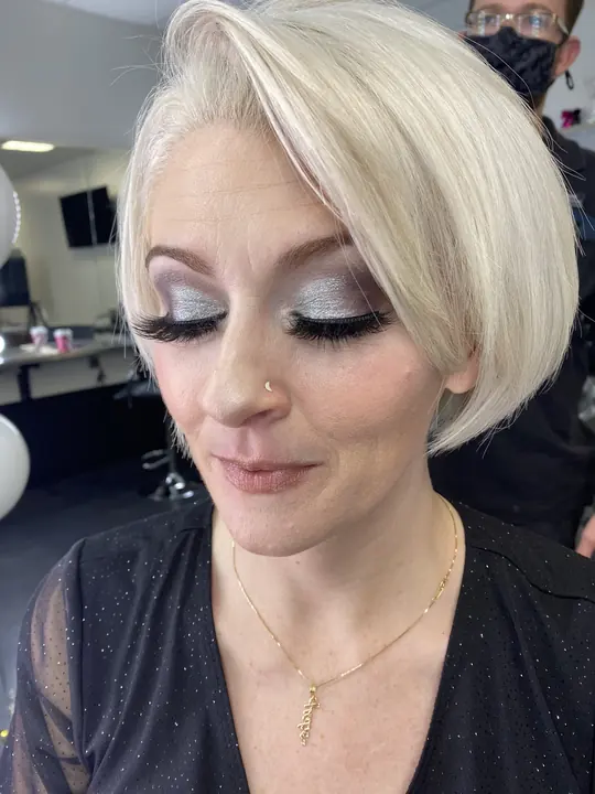 Silver smoky eye with a platinum bob